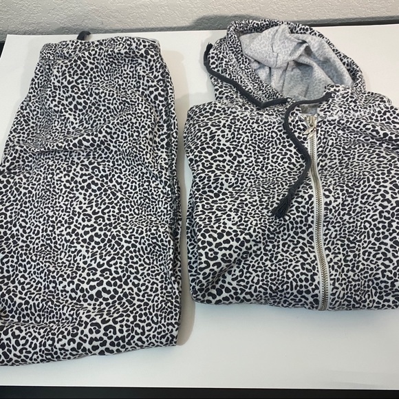 Victoria Secret White and Grey Cheetah Loungewear - Picture 1 of 6